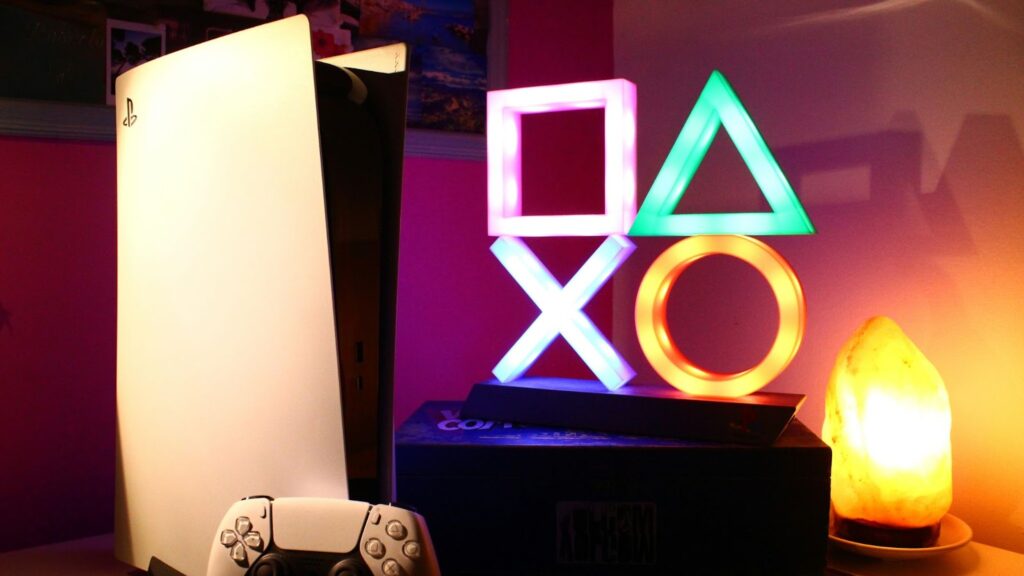 Ce face PlayStation 5 atât de special? Descoperă aici!, Charmy