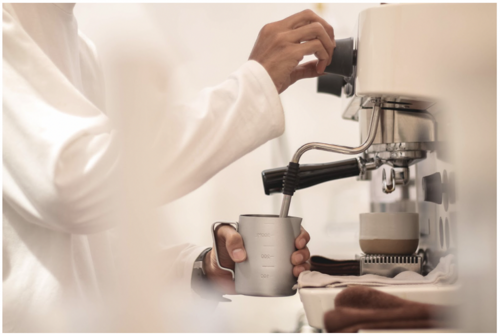 Inchirierea espressorului de cafea – Creaza in biroul tau propriul coffee shop cu cafea personalizata, Charmy