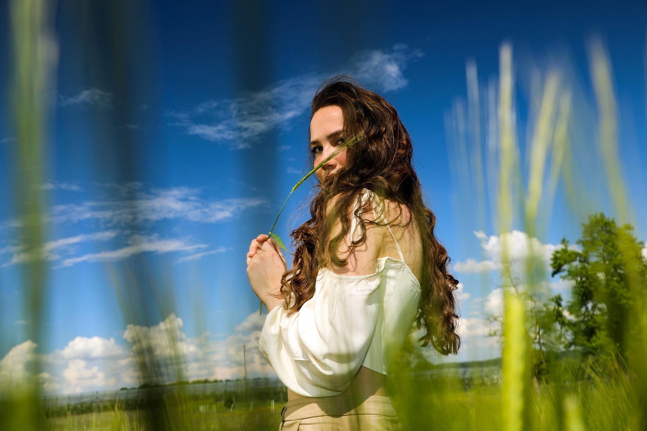 De ce unele femei „obișnuite” sunt irezistibile? Secretul care nu are legătură cu frumusețea fizică