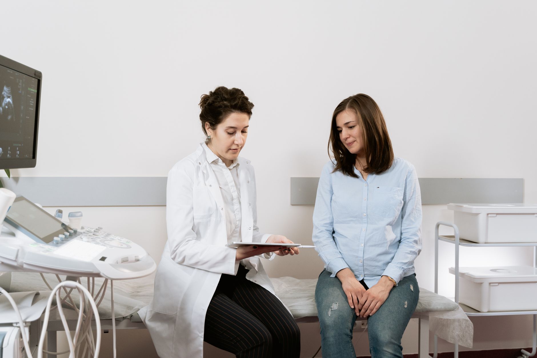 Ce intrebari sa pun inainte sa aleg o clinica medicala pentru consultatii recurente?
