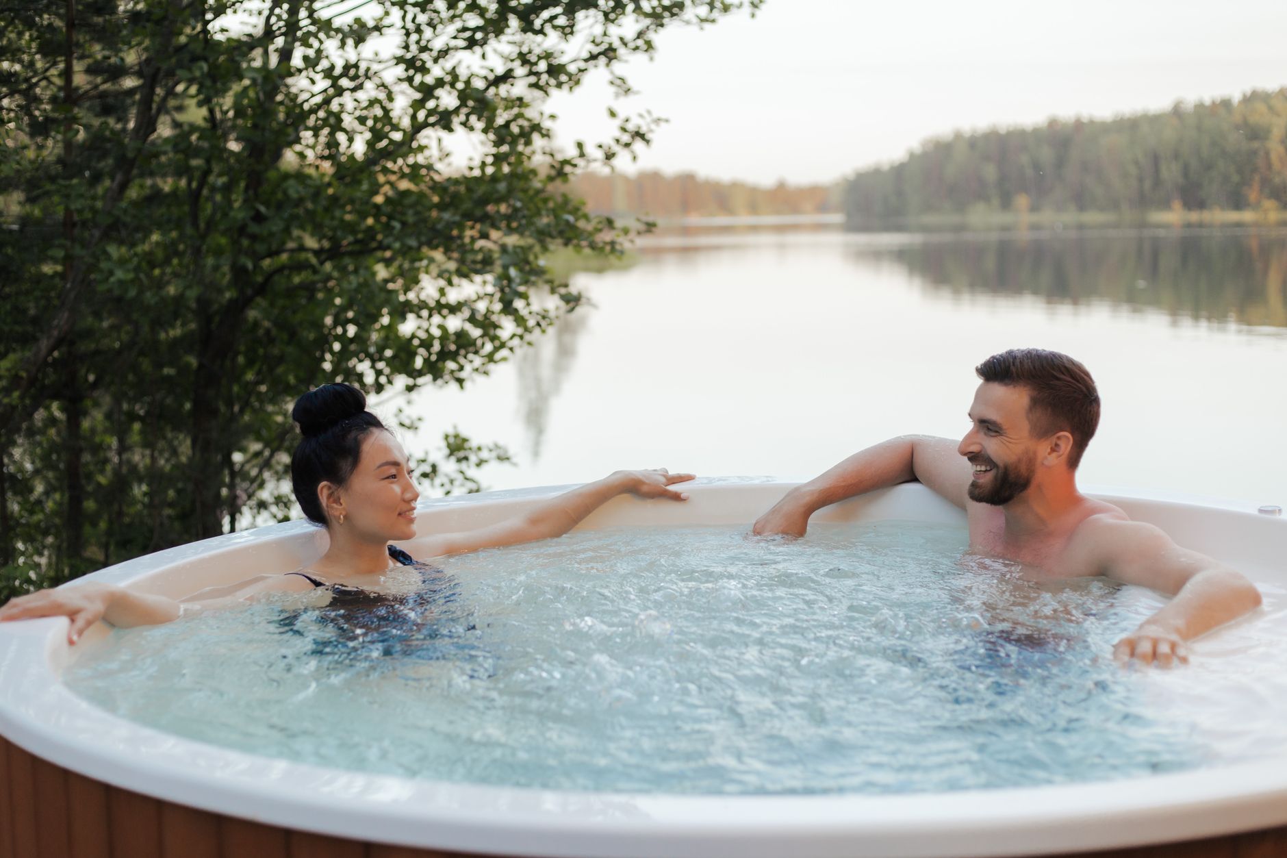 Cum aleg un spa acasa potrivit pentru familie sau pentru cuplu?